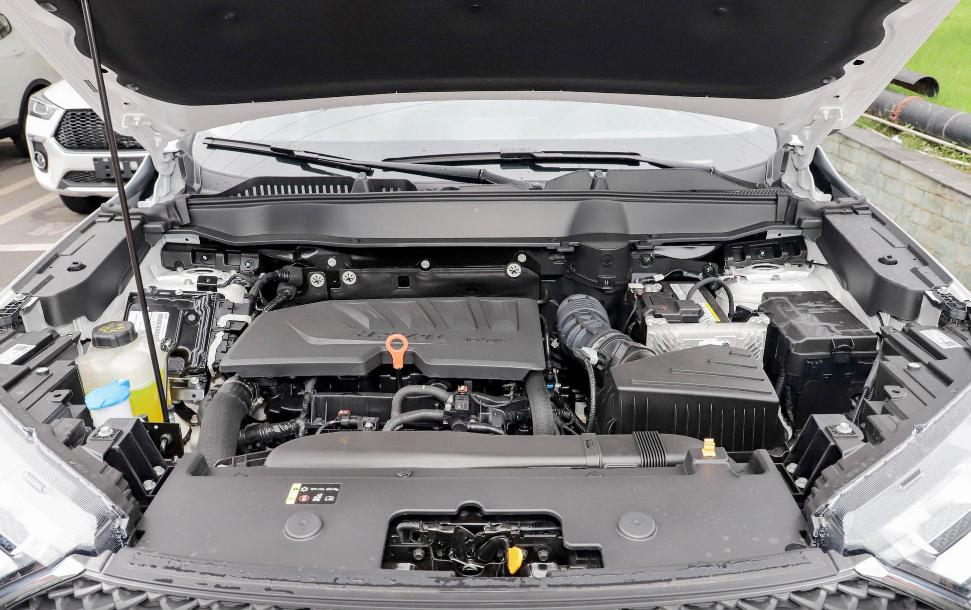 三代长安cs55plus高配和哈弗h6,一代长安cs55plus与哈弗h6国潮