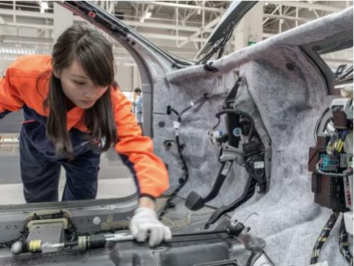 三点式安全带好吗,三点式安全带事故