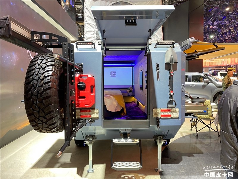 封闭皮卡露营车,带公告皮卡露营车