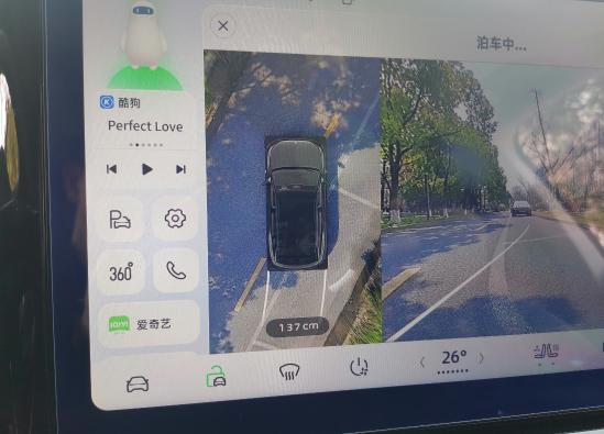 零跑c11自动泊车左右都有车,零跑t03自动泊车是哪一款