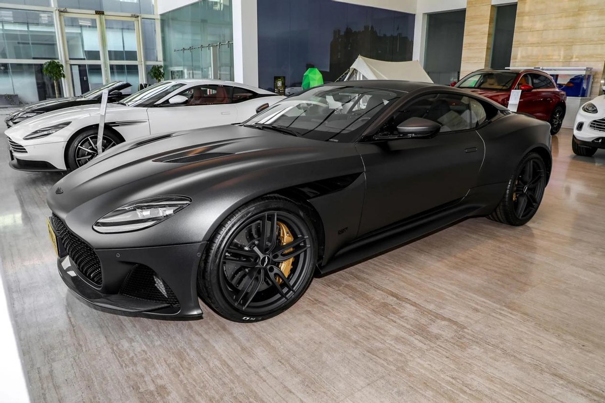 阿斯顿马丁dbsv12顶配,阿斯顿马丁dbsv12coupe最新落地价