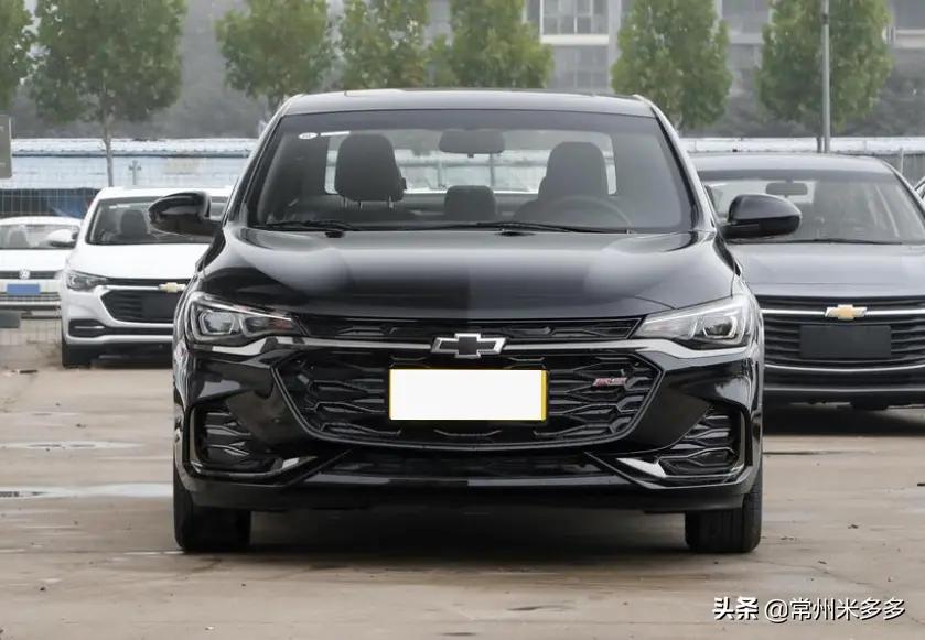 雪佛兰科鲁泽新款低配落地银色,雪佛兰科鲁泽轻混2020高冷灰