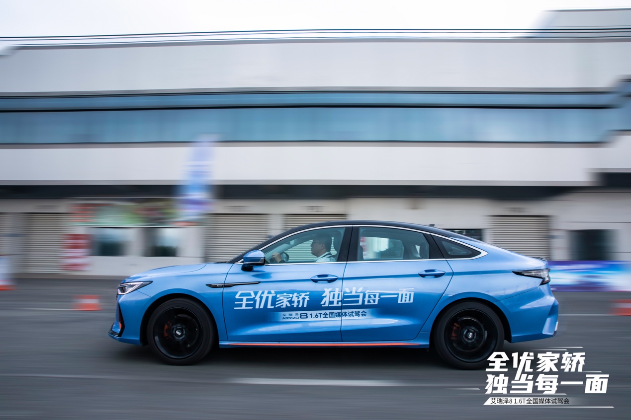 试驾新时代全优家轿艾瑞泽8,最新艾瑞泽8真实试驾