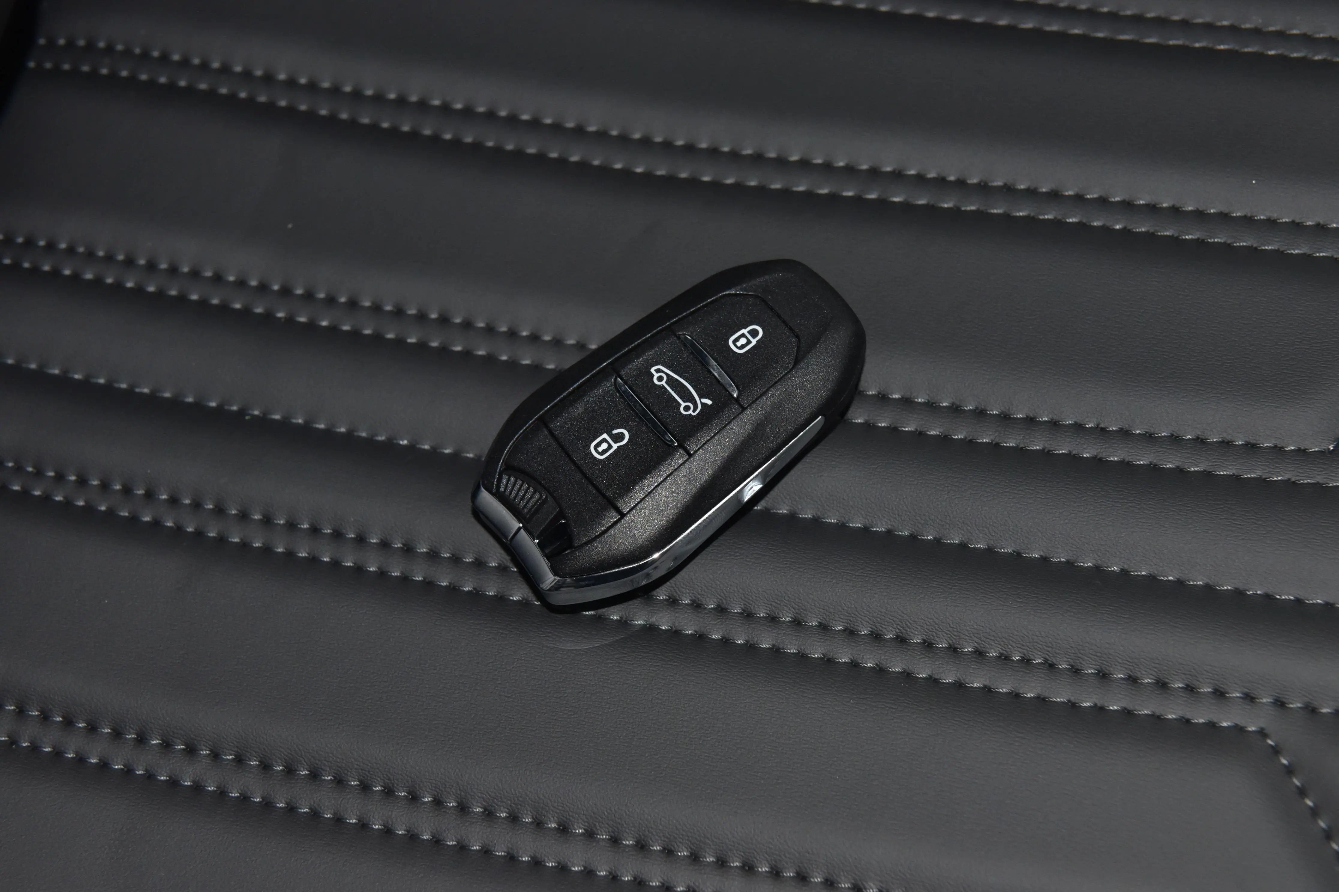 标致2008theone版最新价格,标致20081.2t是正时皮带吗