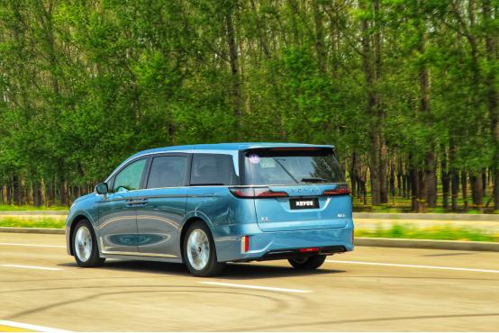 试驾测评24款埃尔法,深度试驾新款埃尔法