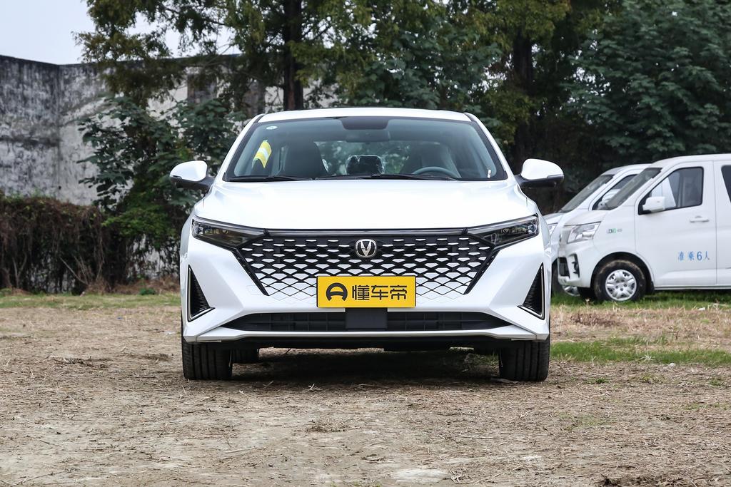 原地怠速能给电瓶充电吗会伤车吗,汽车怠速对电瓶充电有影响吗