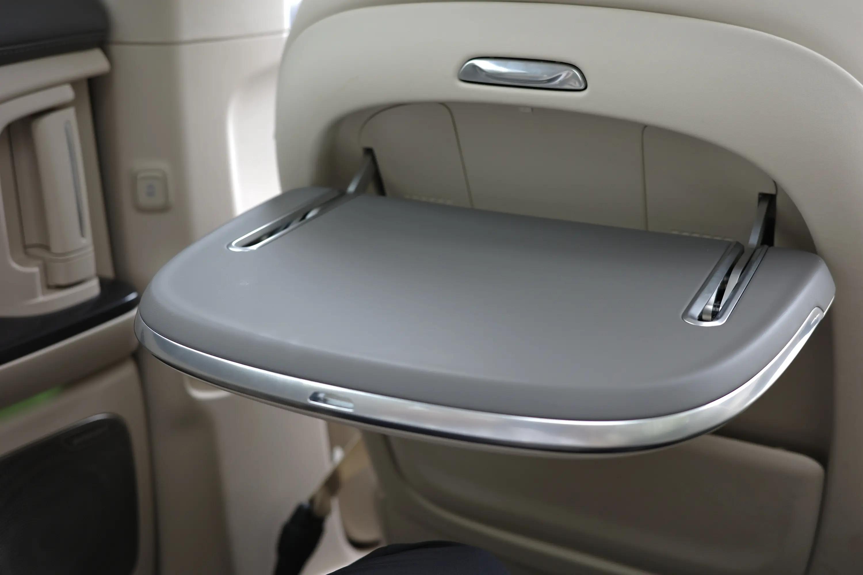 岚图梦想家和gl8整车价格对比,岚图梦想家和gl8空间对比