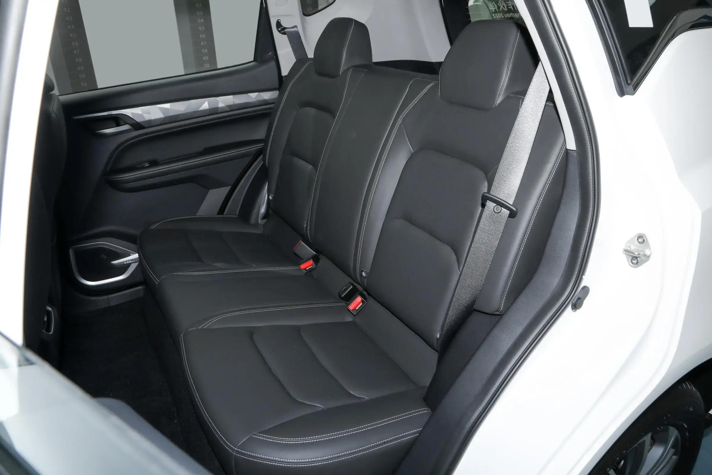 新款手动挡吉利远景x6都有啥配置,16年1.3tcvt旗舰型吉利远景x6