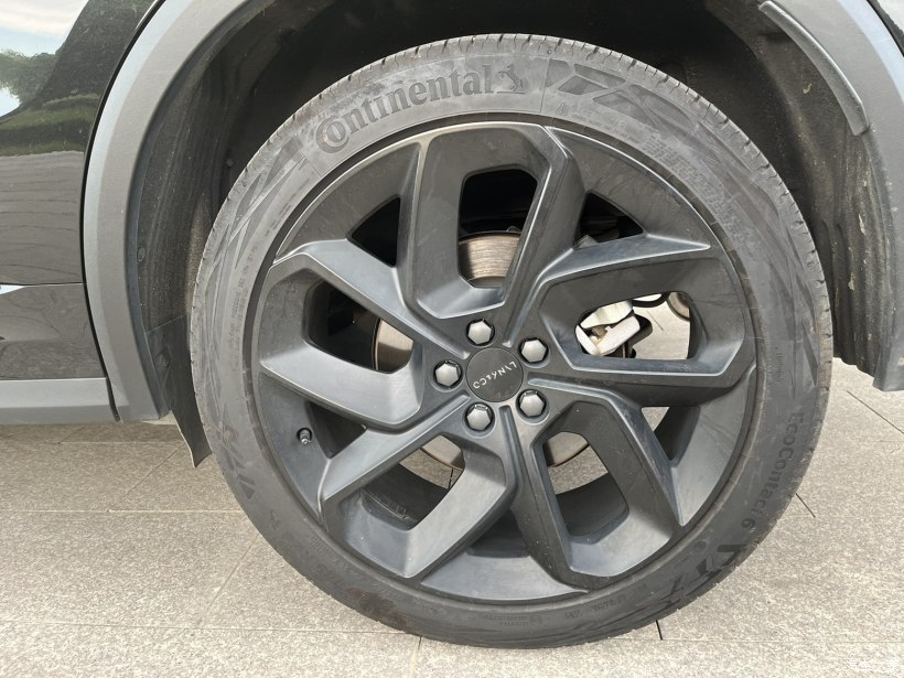 领克01和红旗hs5哪个性价比高,领克01沉浸式体验