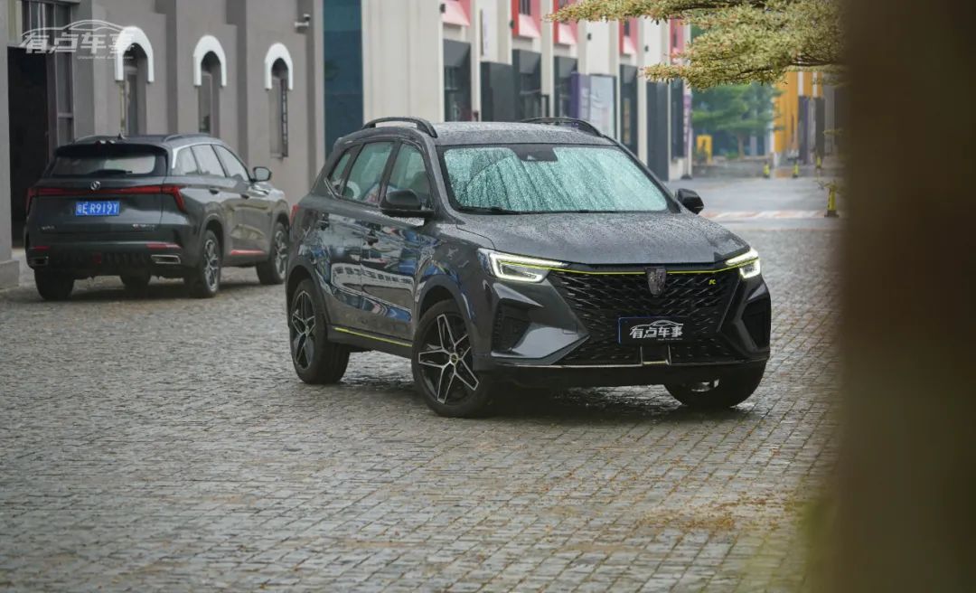 荣威rx5与长安cs55plus哪个好,荣威rx5第三代和长安cs75plus