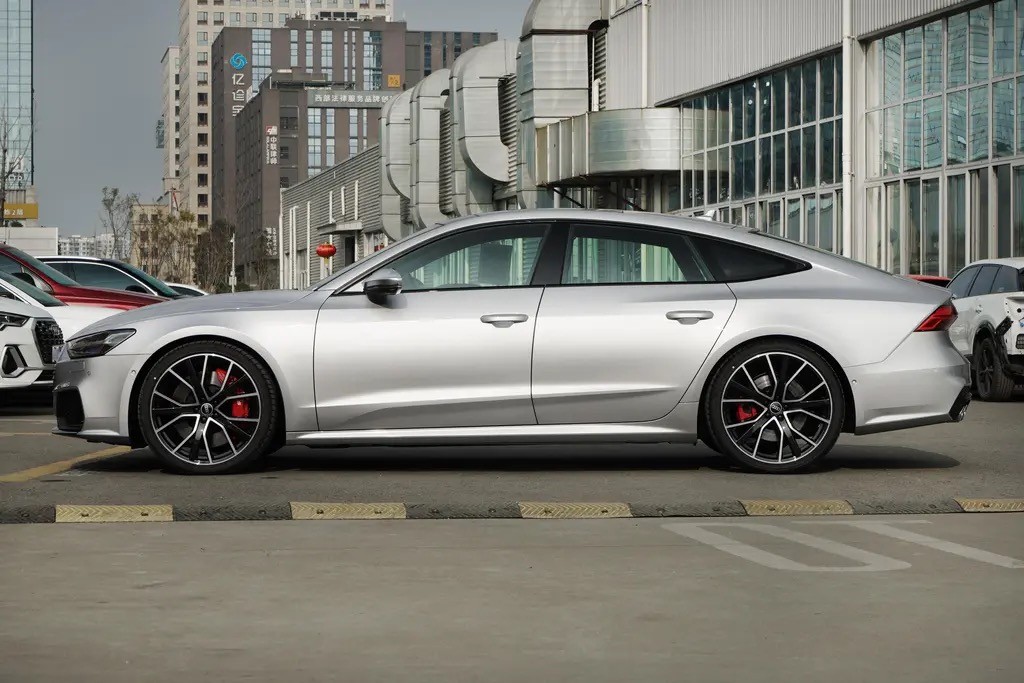 适合中年人的百万豪车,适合年轻人的百万豪车