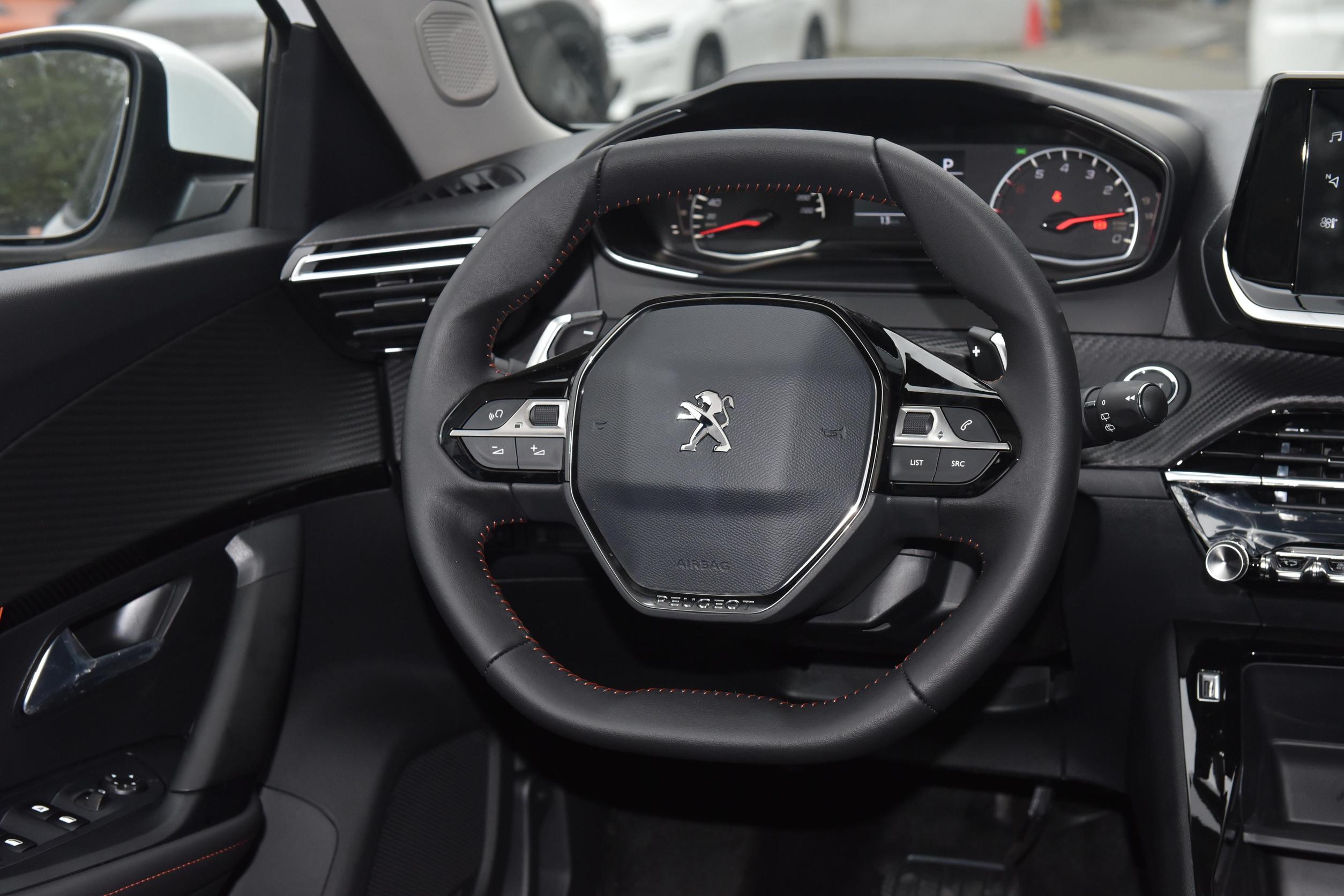 9.97万标致2008试驾,标致2008底盘16款