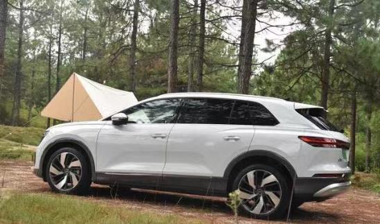 新款4轮电动车测试,上汽奥迪全新