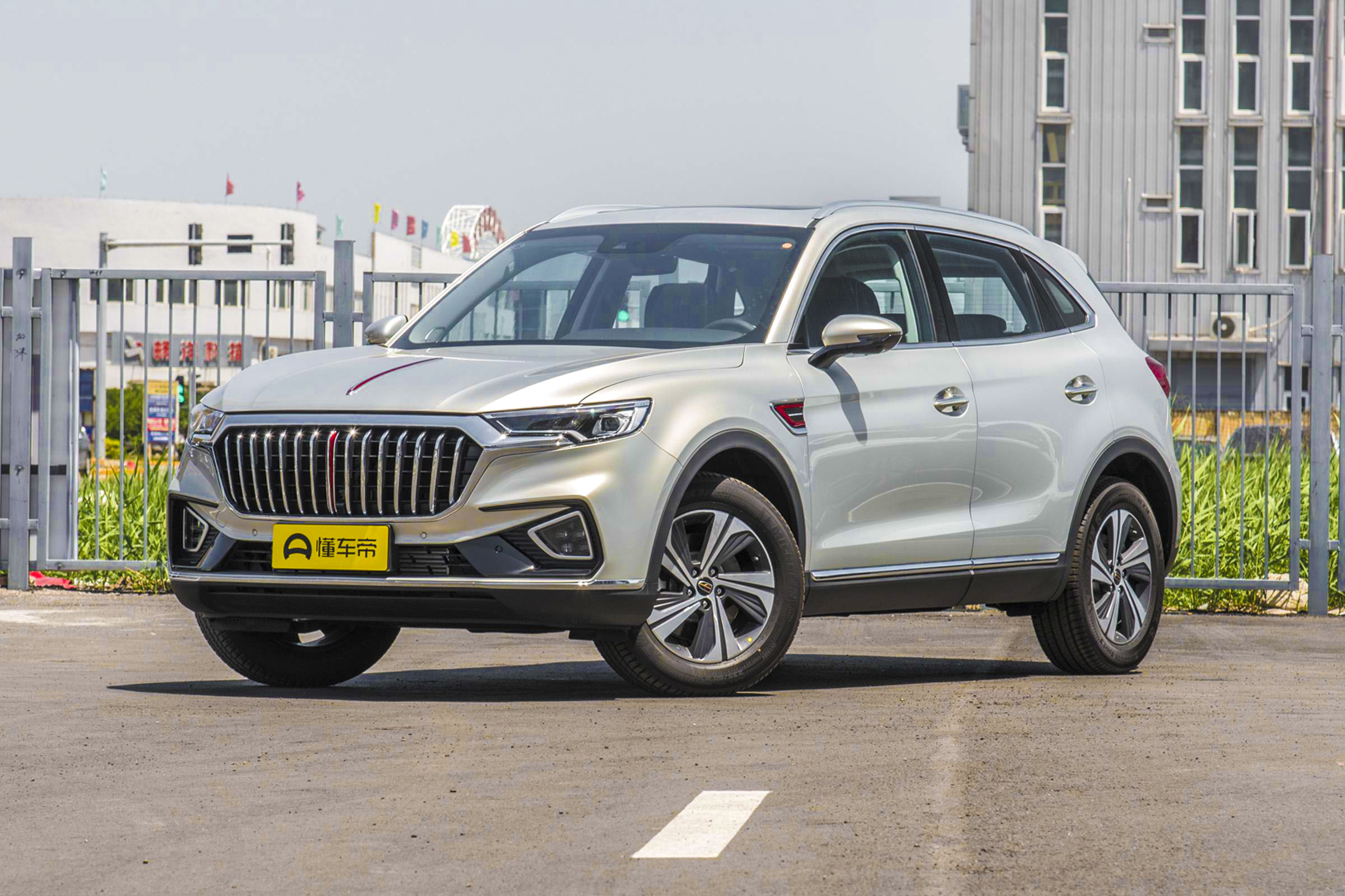 红旗suv车hs5保养价格,红旗hs5异地买车本地保养