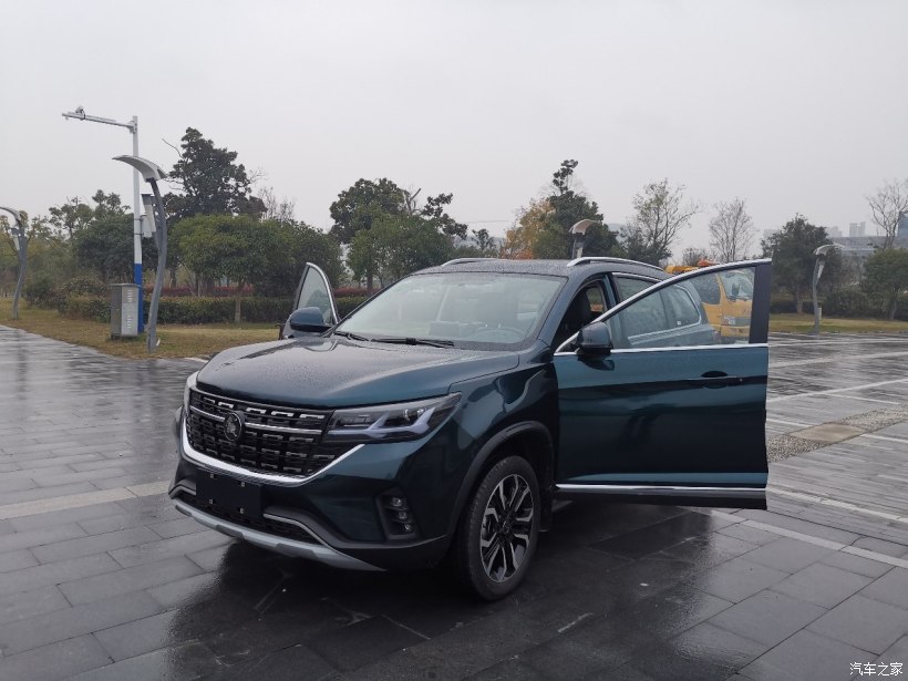 新风行t5增自动舒适型售8.99万元,东风风行t5盛世款pk广汽传祺gs4