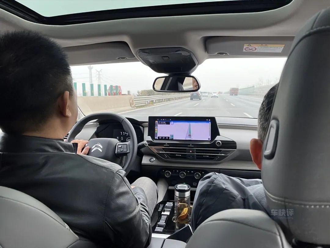 凡尔赛c5x2022款和2023款有什么区别,凡尔赛c5x同款车型性价比最高