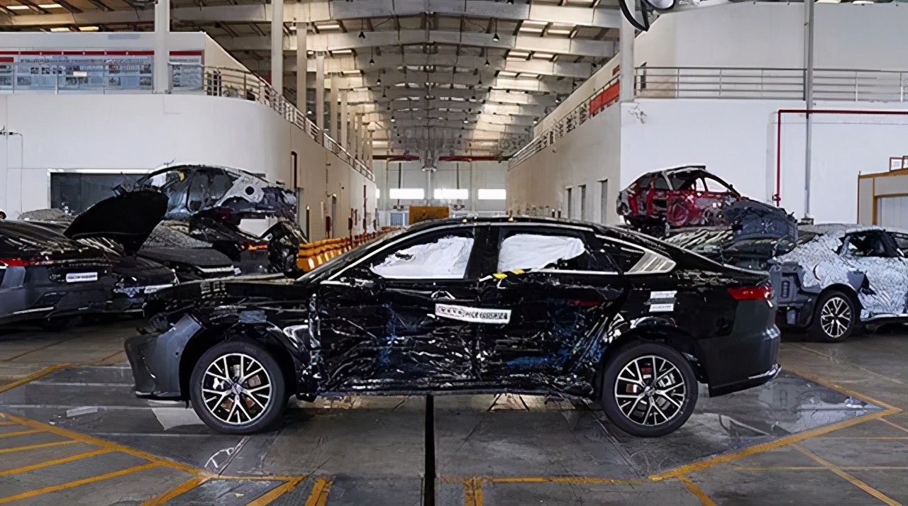 友商看了集体沉默，双优安全只是汉EV秀出的肱二头肌