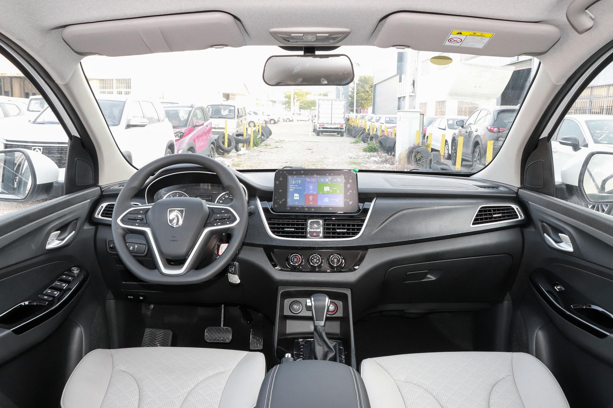 宝骏730最新款mpv,宝骏730mpv高速免费