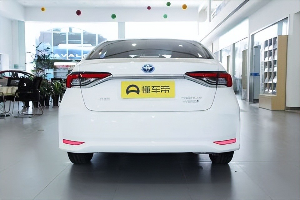 家用卡罗拉合适吗,适合家用空间大省油