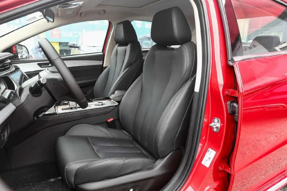 顶配9.99万，两套动力可选，全系自动挡，省油好开