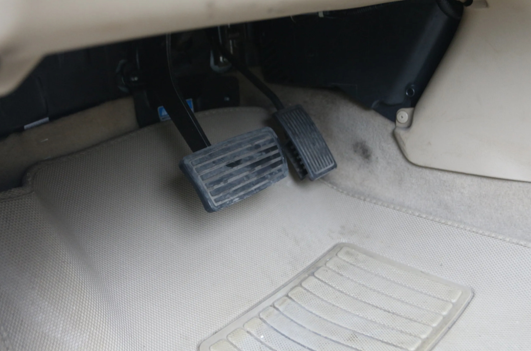 新手司机刹车提醒,刹车失灵的五个前兆遇到了赶紧修