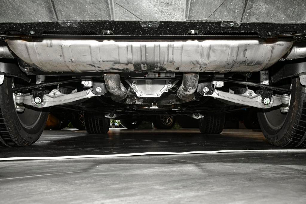 配奔驰同款引擎，搭载4.0TV8动力售价128.8万，北京BJ90实力如何