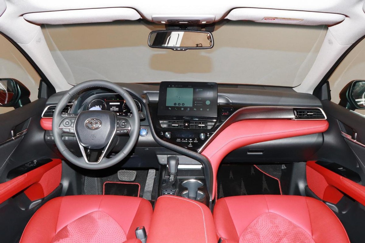 开了二年的凯美瑞还值多少,深度评价混动凯美瑞