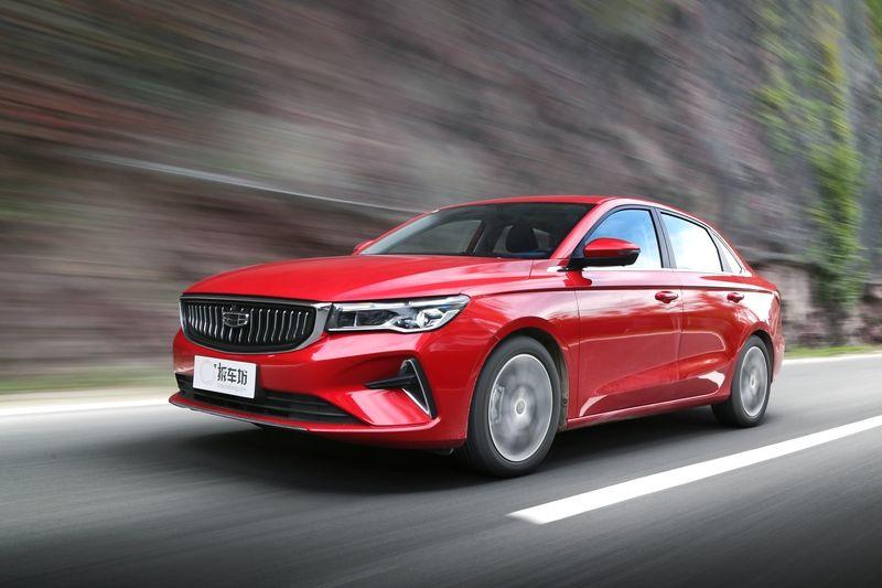 第四代帝豪座椅增加多厚,第三代帝豪前排储物空间