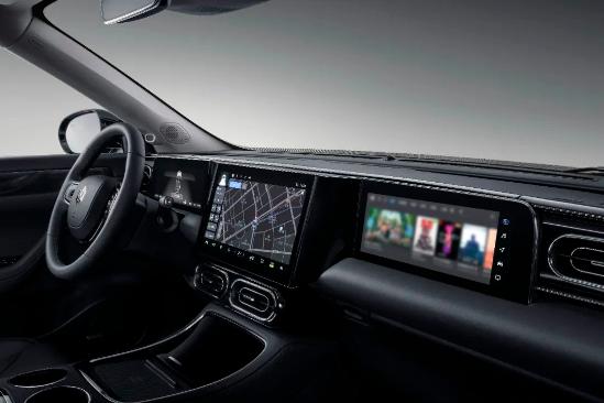 c11三联屏看视频,零跑c11智能交互三联屏