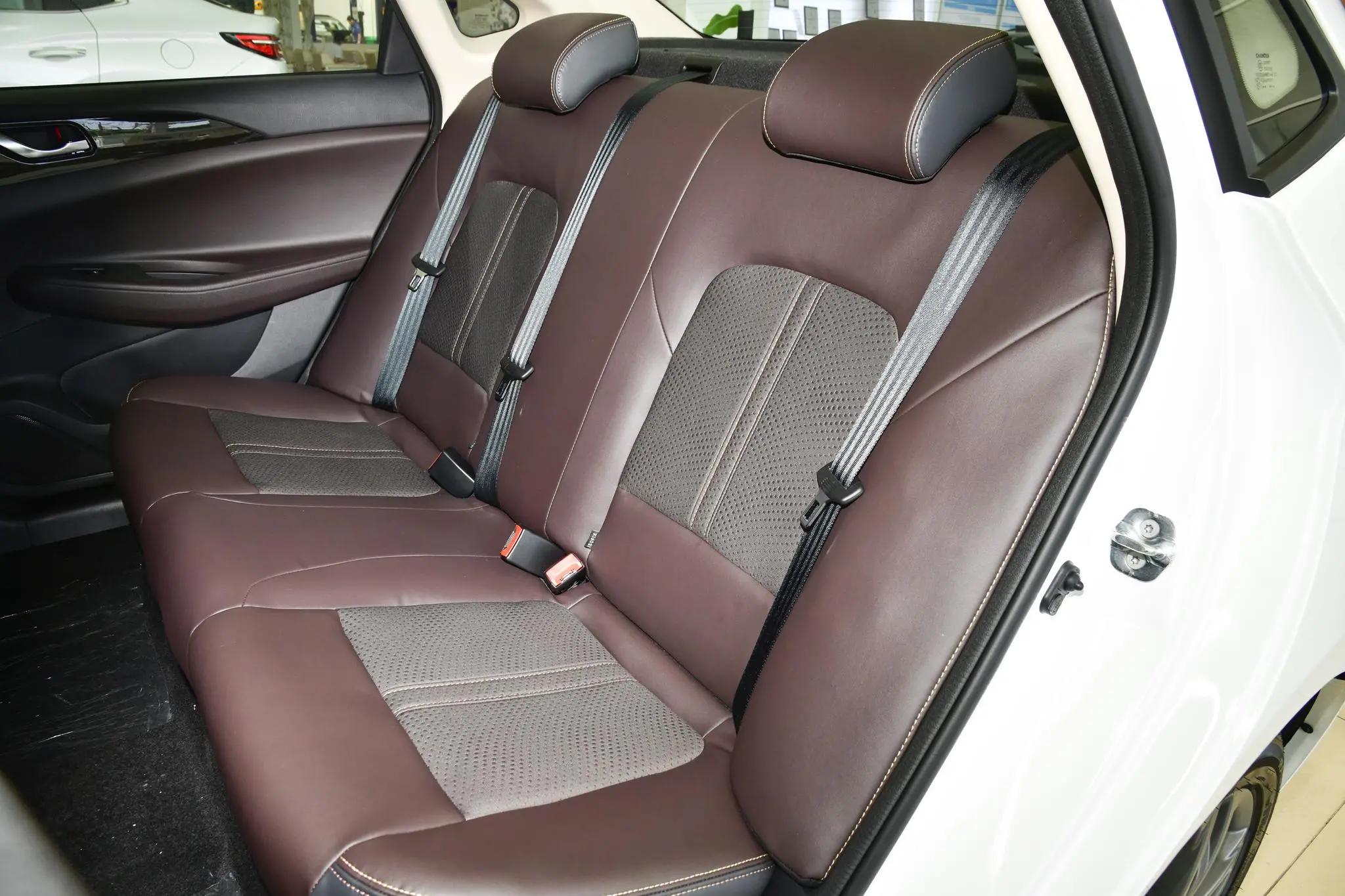 长安逸动dt入门级轿车的新标杆,长安逸动1.6l手动挡多少钱