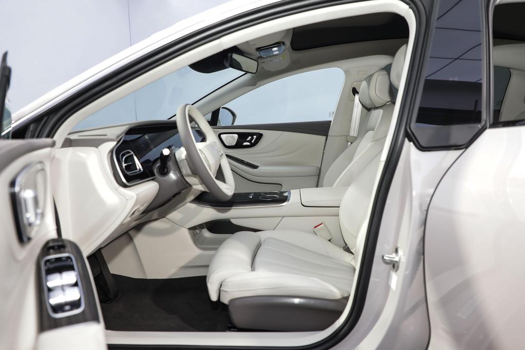 飞凡f7是电动车还是燃油车,纯电车飞凡f7值不值得买