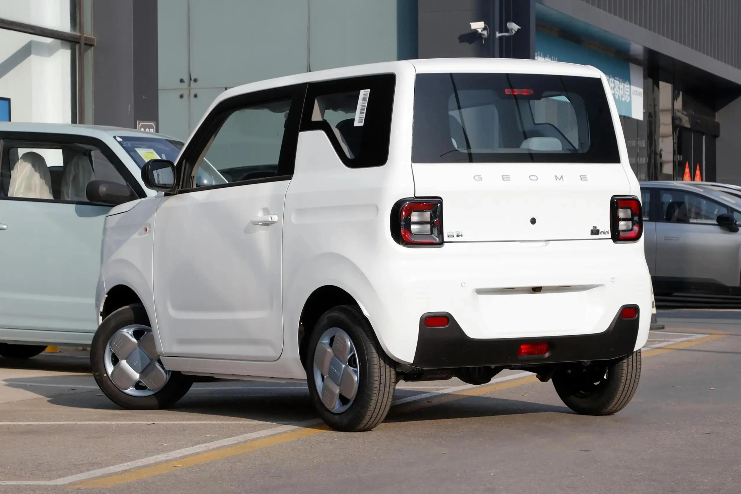 吉利熊猫mini落地价格,吉利熊猫和五菱宏光mini哪个大