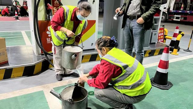 车加到了掺水的油怎么处理,加了掺水的汽油会有什么后果