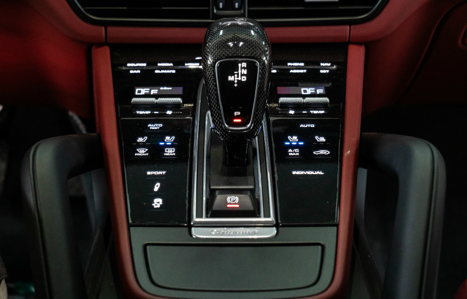 保时捷卡宴coupes改爱马仕黄座椅,保时捷卡宴加装座椅通风多少钱