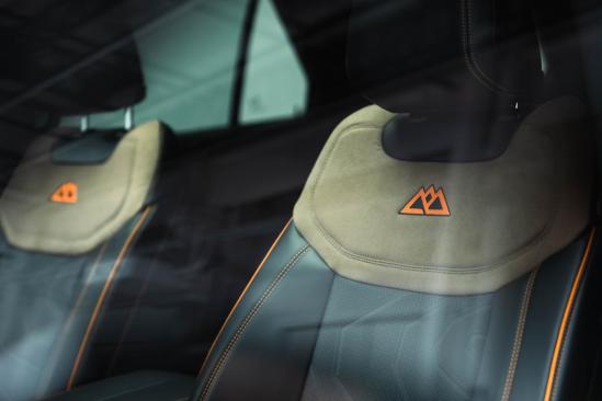 福特探险者昆仑巅峰版vs路虎卫士,福特探险者昆仑巅峰版升降