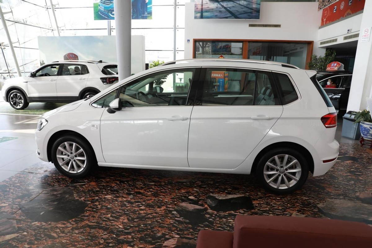 实拍高尔夫·嘉旅1.4T自动好奇型，卖16.48万，经济耐用家用不错