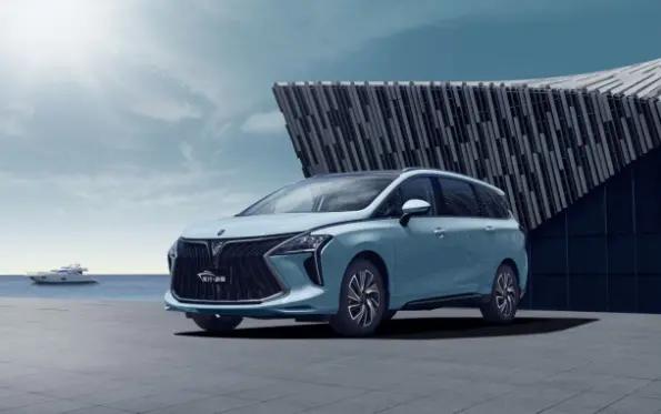 七座顶配豪华版风行游艇,中型mpv风行游艇多少钱