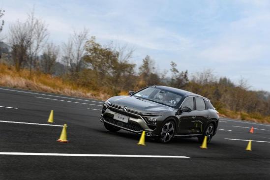 凡尔赛c5x坐进去感觉太压抑,凡尔赛c5x发动机怎么样