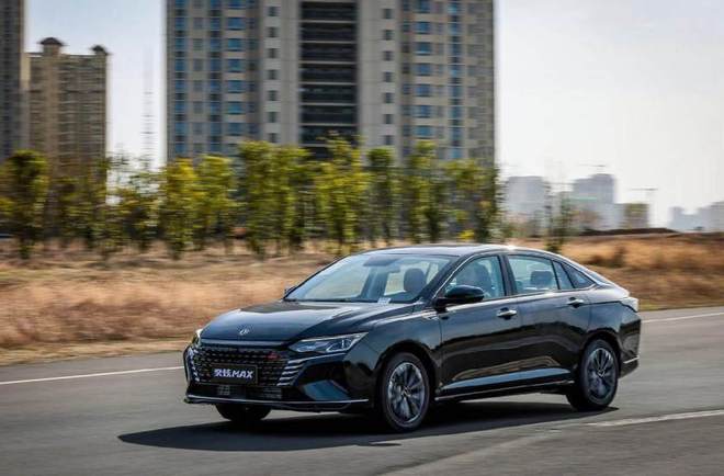 一公里仅需5毛钱，奕炫MAX让我余额多多