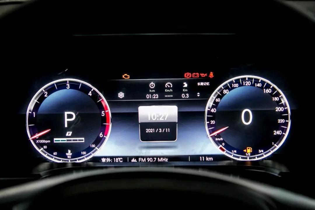 国产硬派越野bj40英雄版上市了,刀锋柴油版bj40最帅姿态