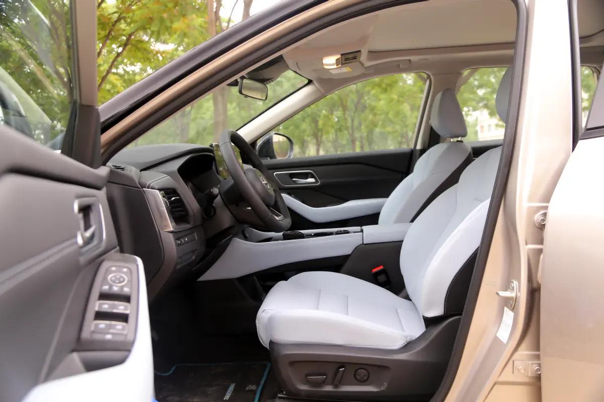 日产超混电驱奇骏到店实拍,日产奇骏e-power和魏派拿铁phev