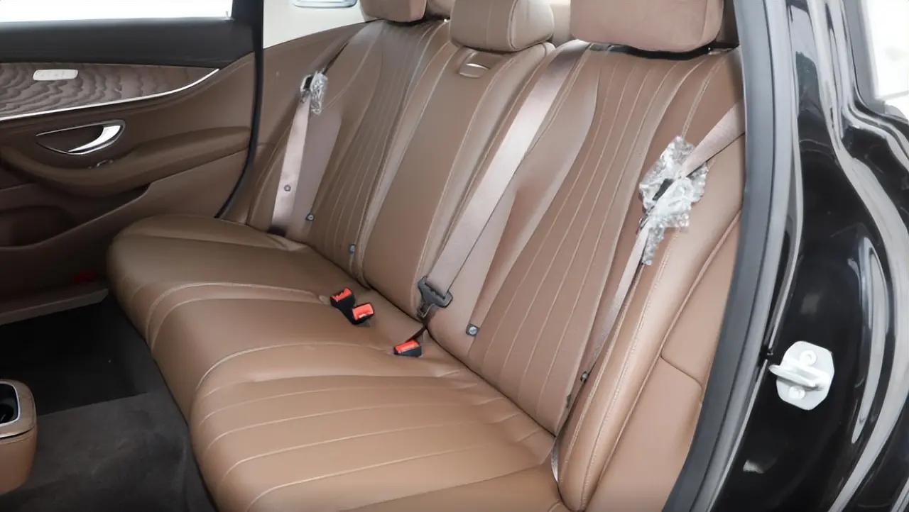 奥迪a7和奔驰e300l哪个好,四驱奥迪a7l