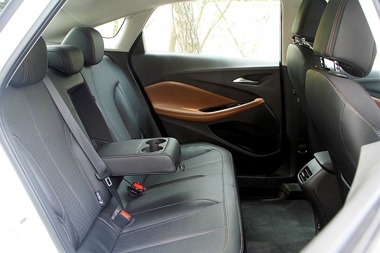 别克威朗2022款1.5tsuv,试驾威朗点评优缺点