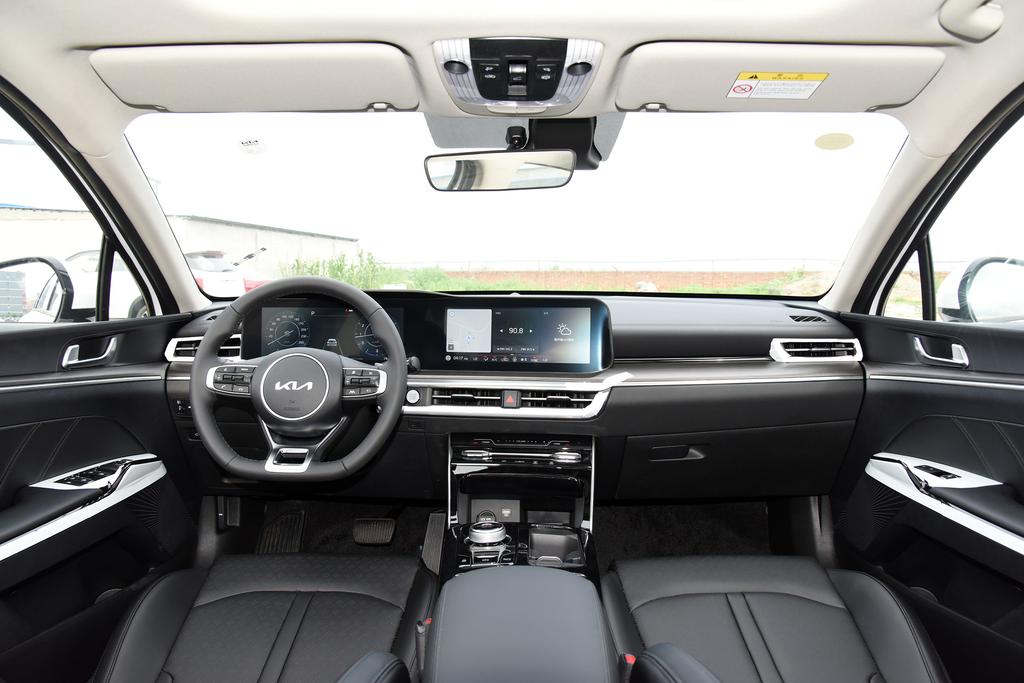 起亚k5适合家用吗,实用油耗低毛病少的家用车