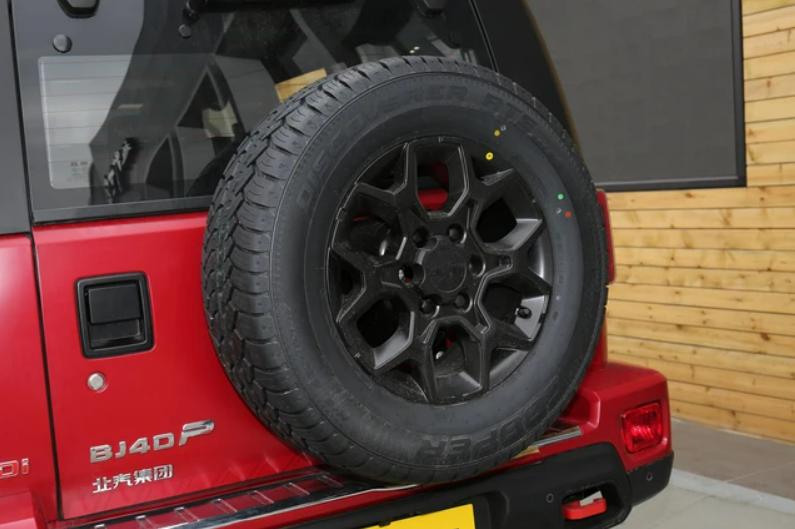 德系bj40,bj40致敬2020版和刀锋英雄版对比