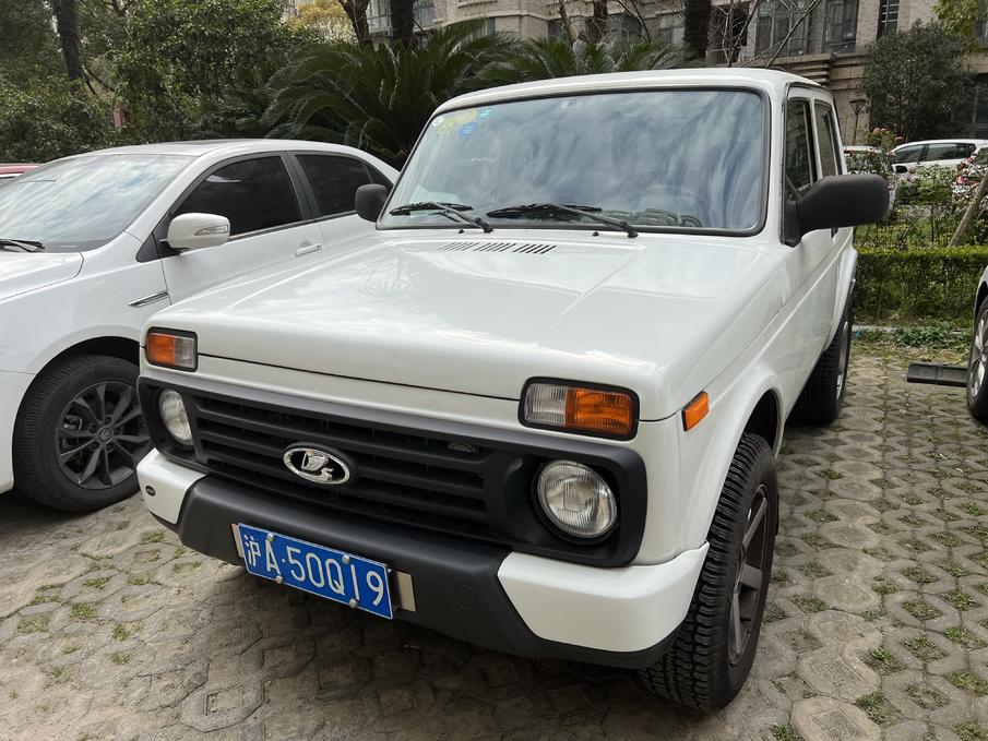 拉达nivatravelblack四驱,拉达尼瓦2017和2018