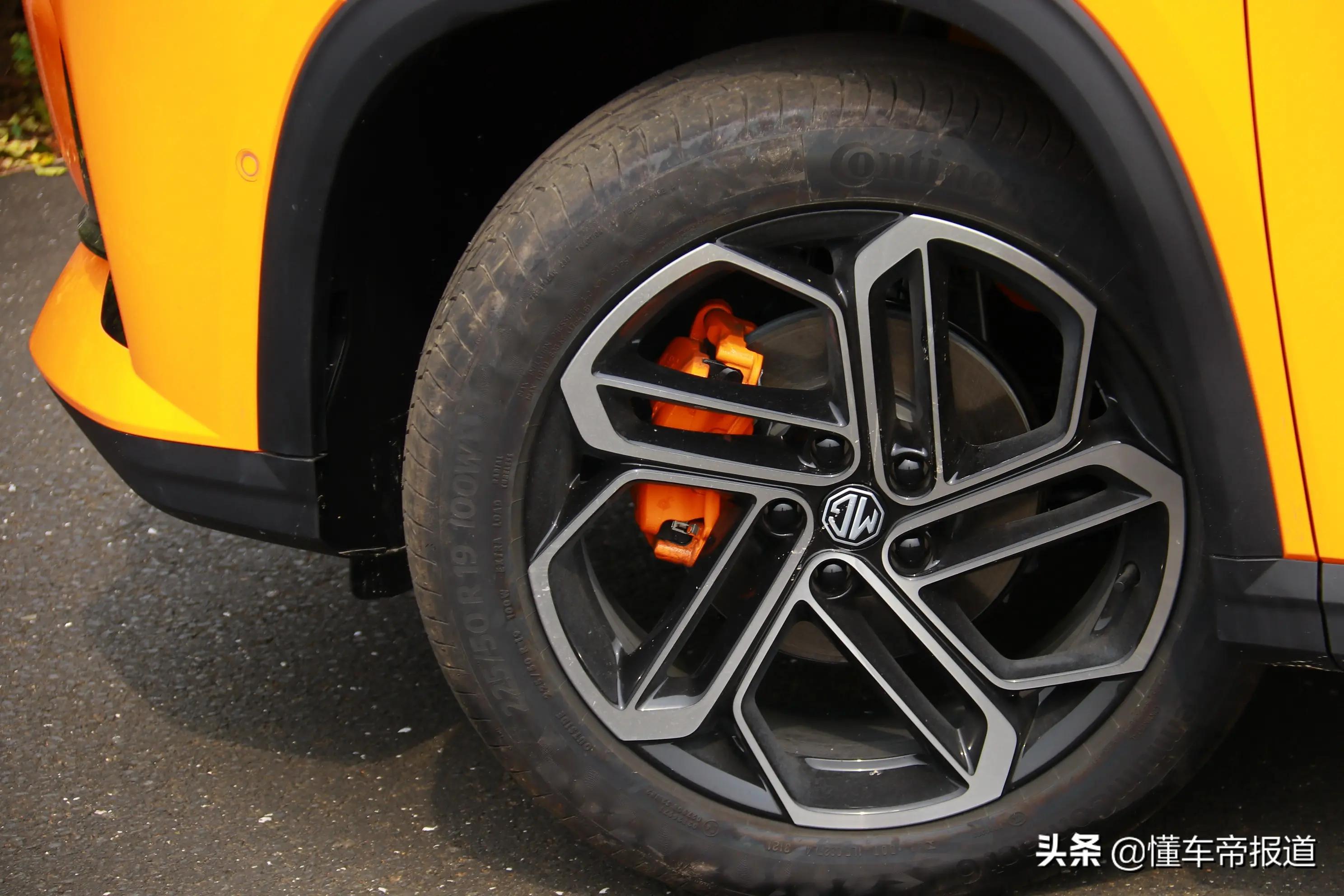 名爵MGone试驾,游刃有余场地试驾上汽名爵mgone