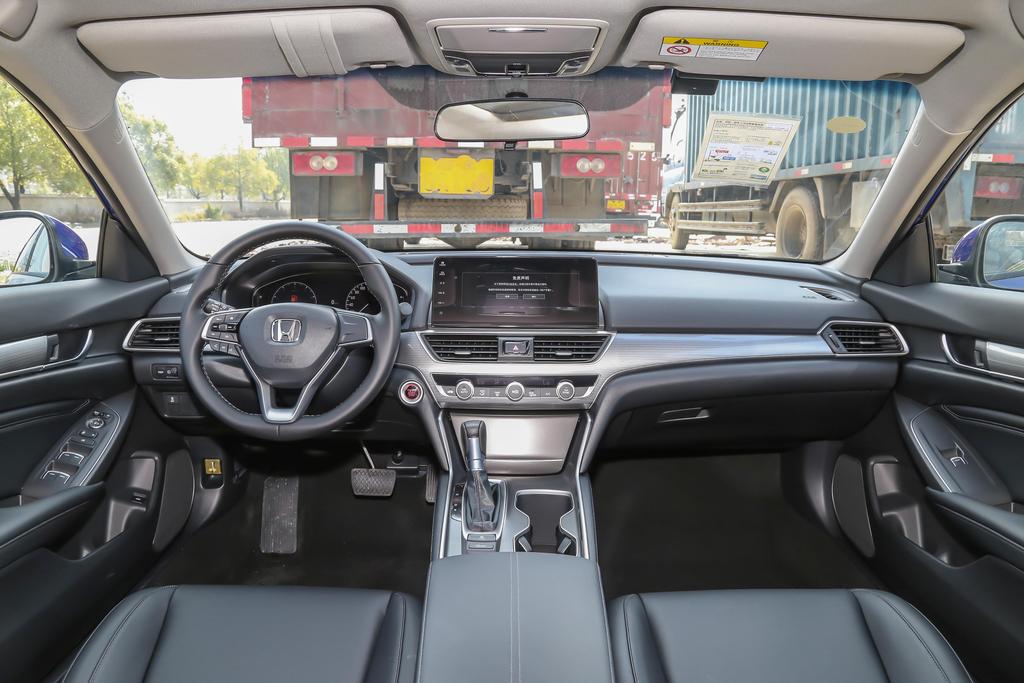 雅阁目前促销优惠1.2万元热销中