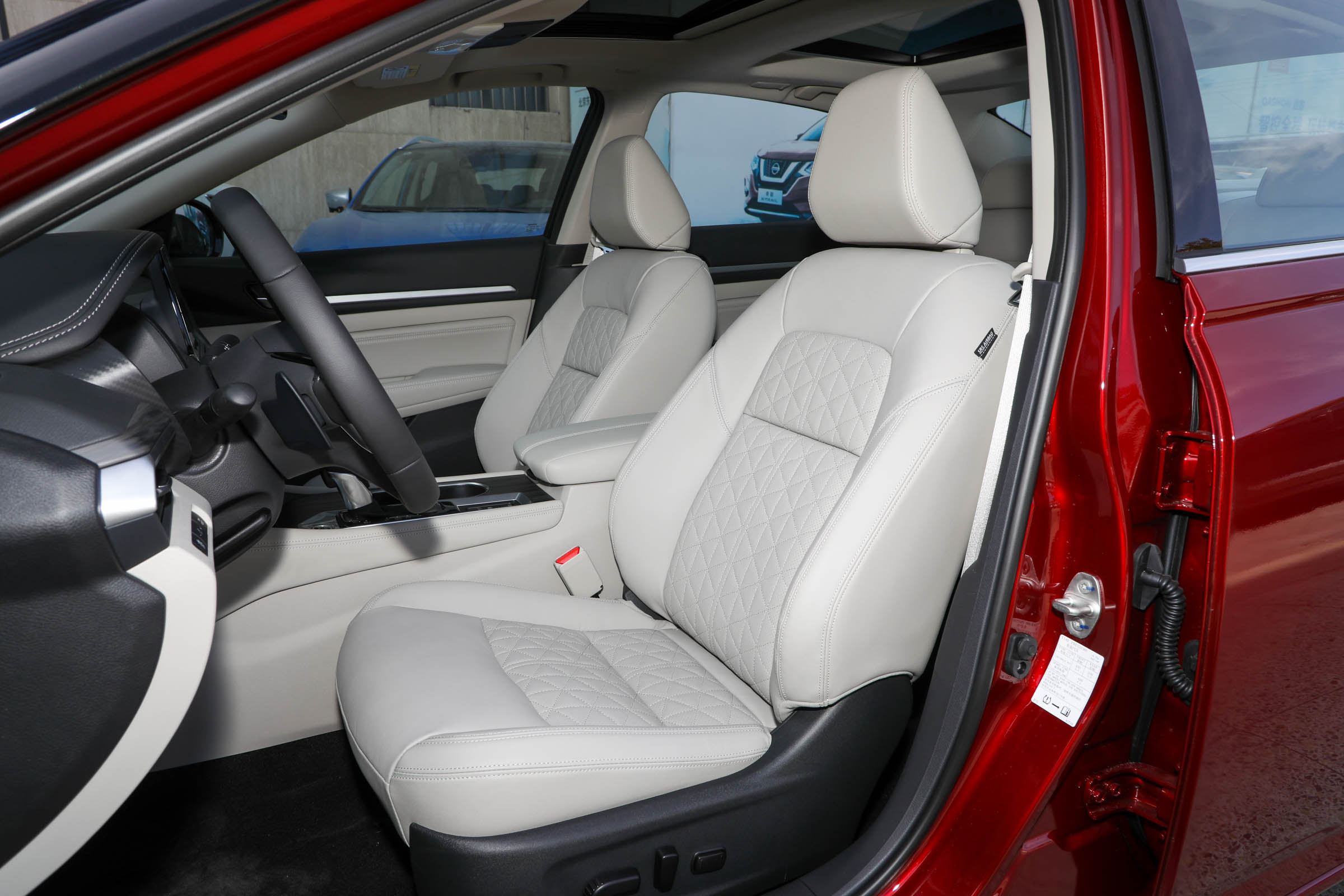 日产天籁2.0l动力,日产天籁新老款对比详解