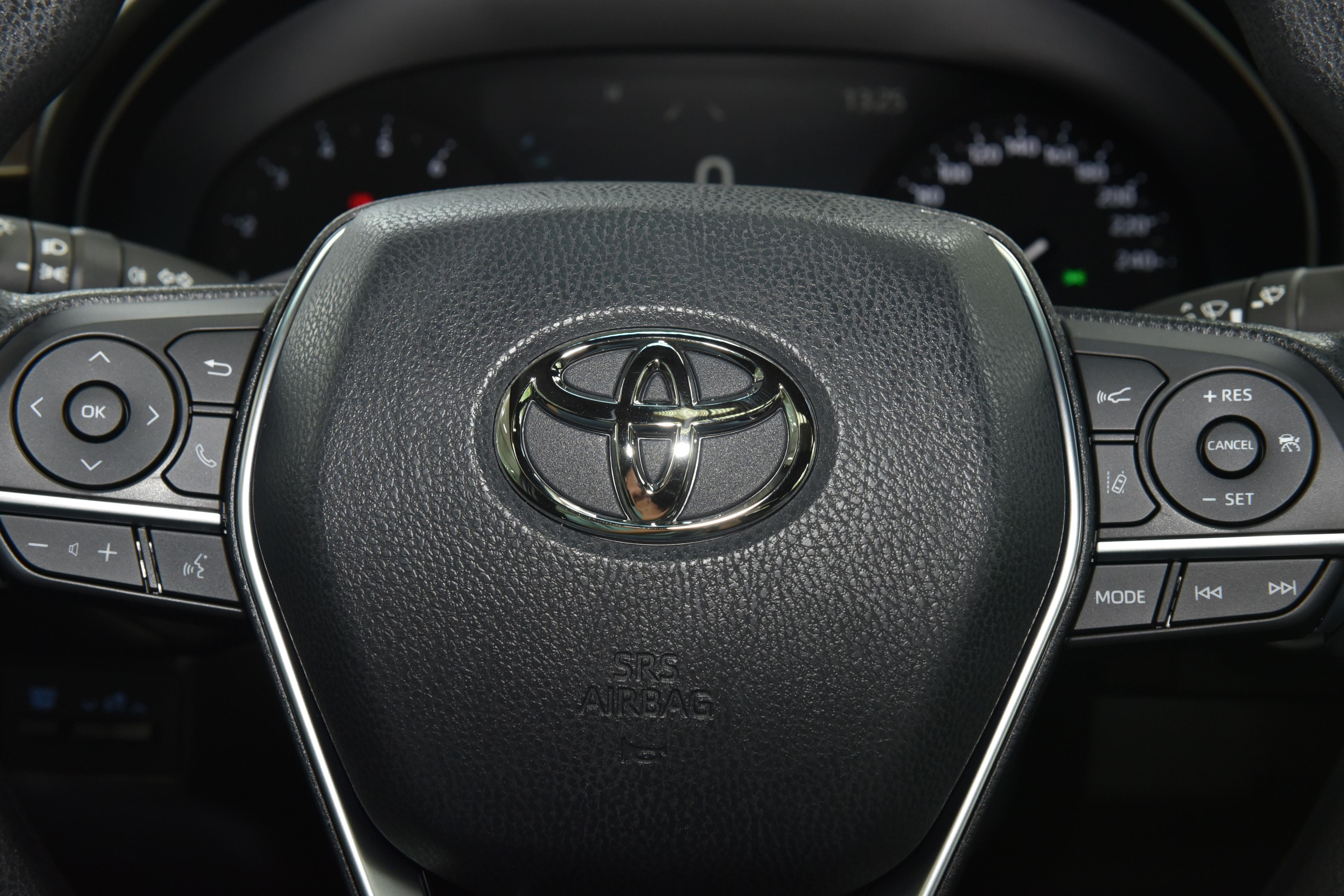 如何选择丰田亚洲龙的配置和车型,10个安全气囊的车型